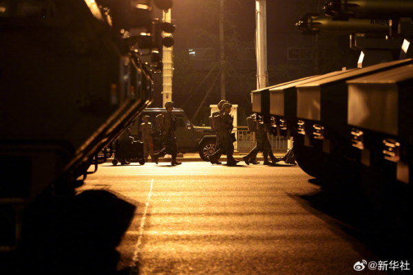 通联随配 这就是今晨的北京！受阅部队已在长安街列阵